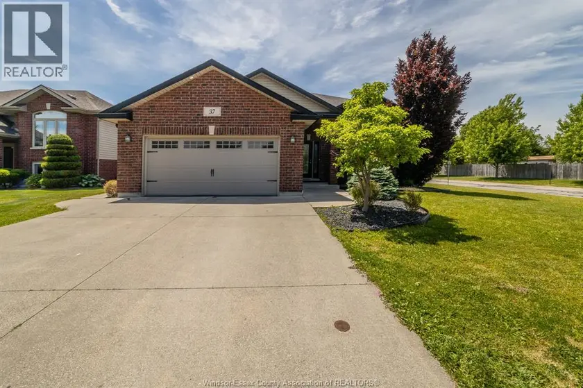 Detached at 37 ANTONIO COURT, Leamington