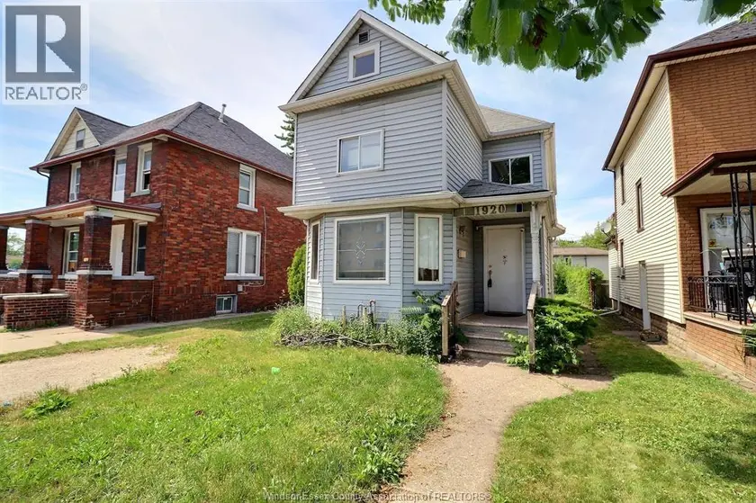 Detached at 1920 UNIVERSITY AVENUE West, Windsor