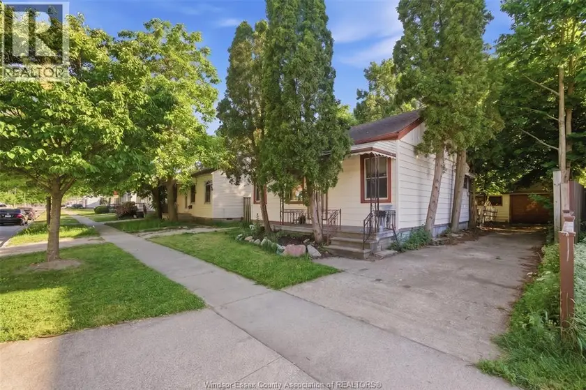 Detached at 2209 FOREST, Windsor