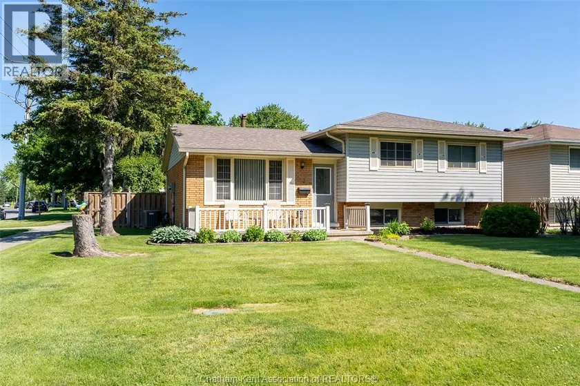 Detached at 3 GOLDMERE DRIVE, Chatham