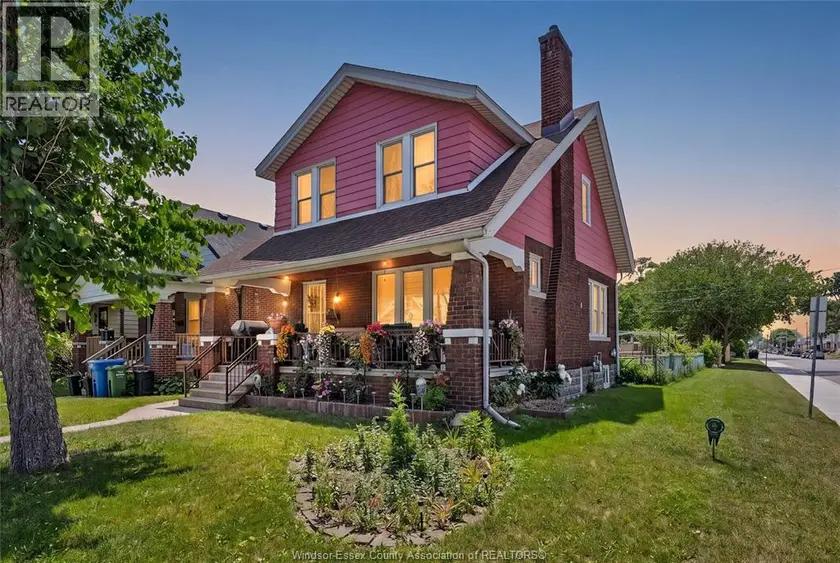 Detached at 1407 HALL, Windsor