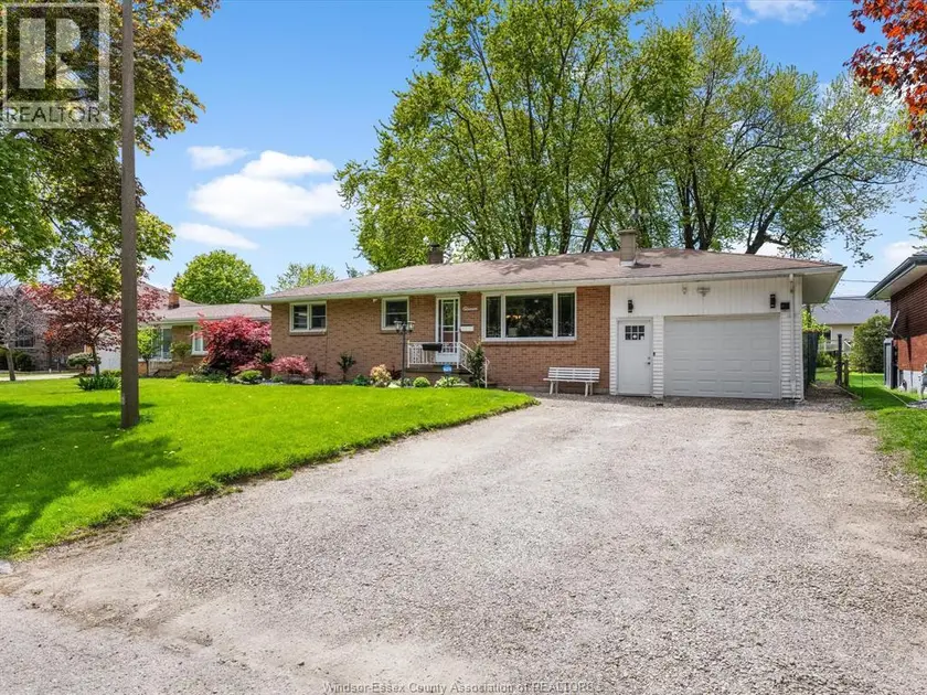 Detached at 11 WARREN AVENUE, Leamington