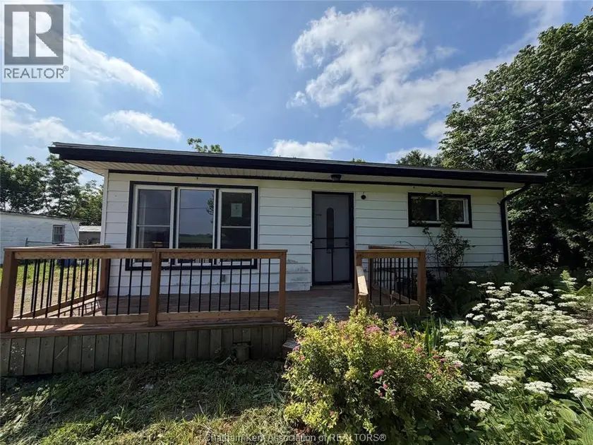 Detached at 656 MCNAUGHTON AVENUE East, Chatham