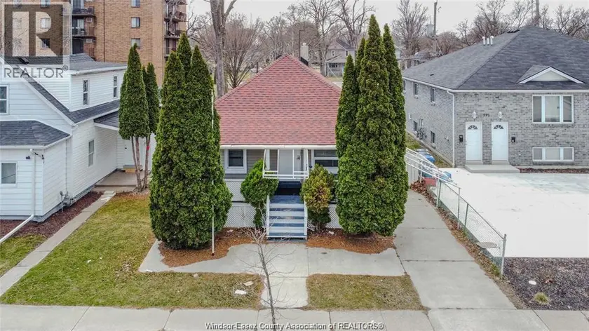 Detached at 609 St. Joseph, Windsor