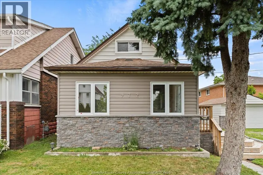 Detached at 972 WELLINGTON AVENUE, Windsor