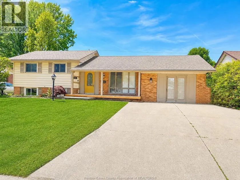 Detached at 3515 GLENWOOD AVENUE, Windsor