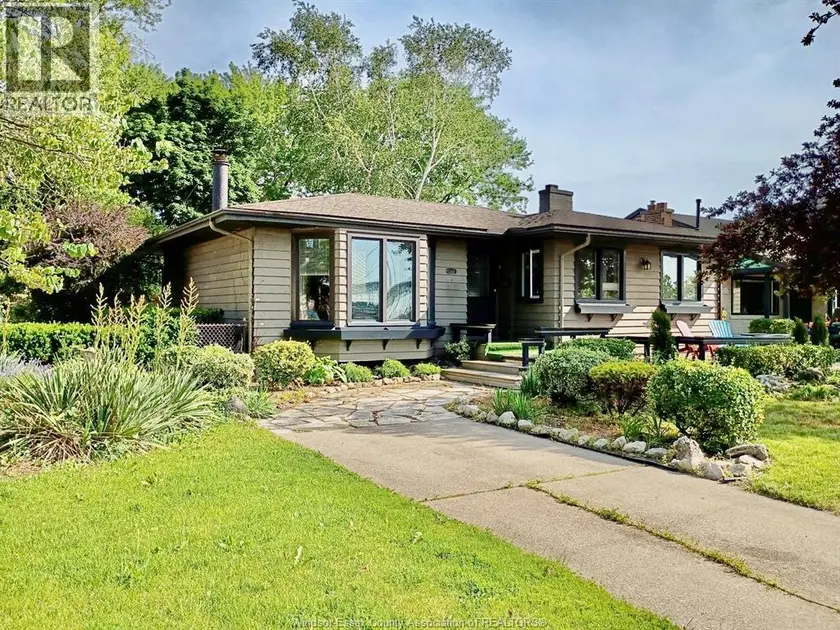 Detached at 2437 RIVERSIDE DRIVE West, Windsor
