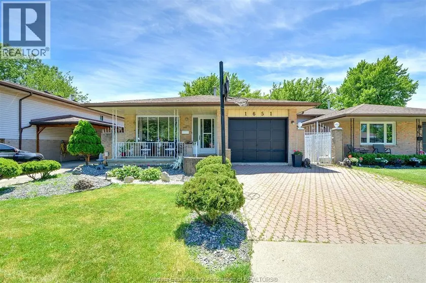 Detached at 1651 COURTLAND, Windsor