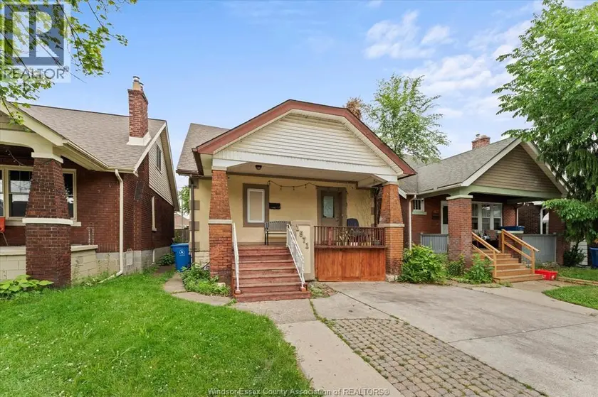 Detached at 1571 GOYEAU, Windsor