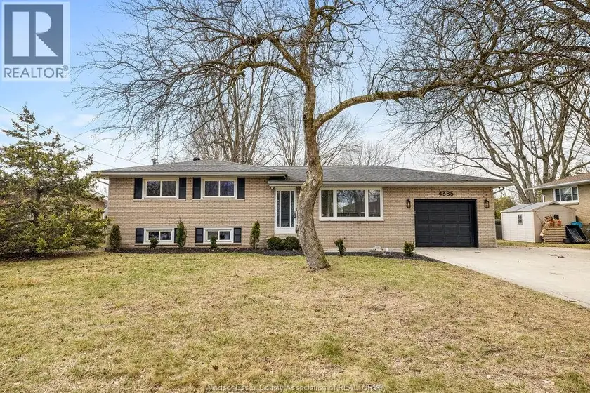 Detached at 4385 HURON CHURCH LINE ROAD, LaSalle