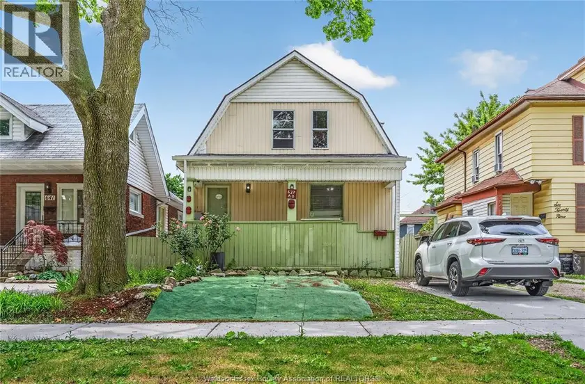 Detached at 637 CAMERON, Windsor