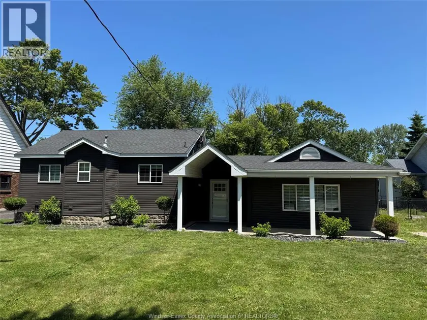 Detached at 1052 COUNTY RD 22, Lakeshore