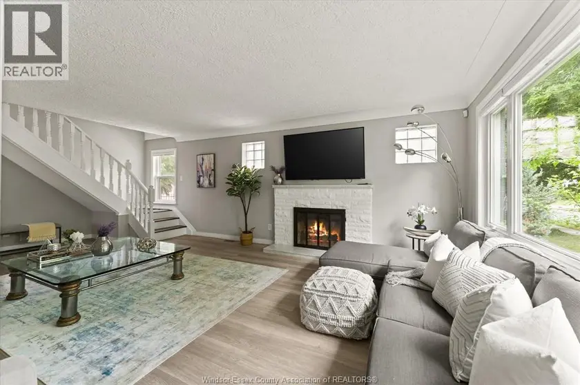 Detached at 285 BELLEPERCHE PLACE, Windsor