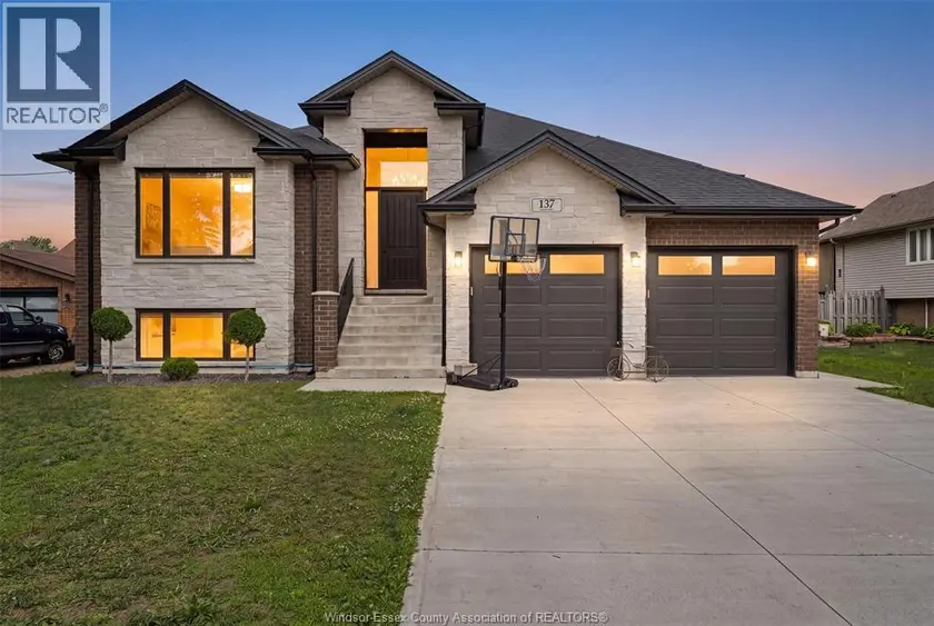 Detached at 137 GARY AVENUE, LaSalle