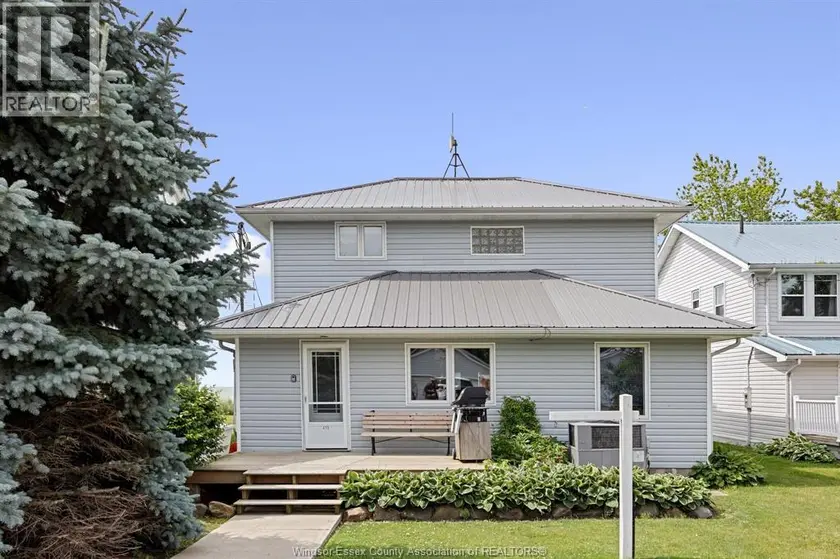Detached at 419 LAKESIDE, Amherstburg
