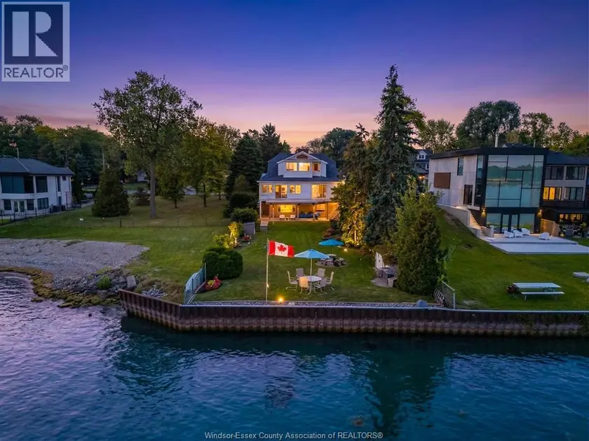 Detached at 4182 Riverside DRIVE East, Windsor