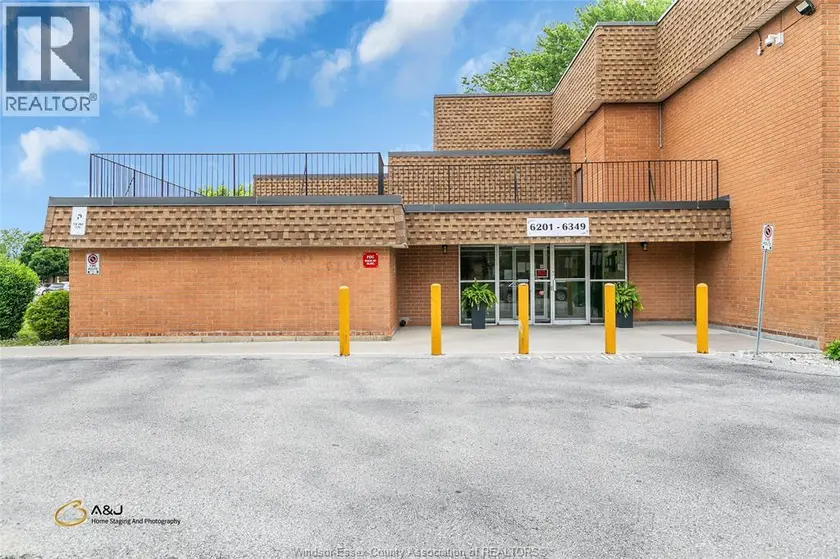 Apartment at 6311 THORNBERRY CRESCENT Unit# 300, Windsor