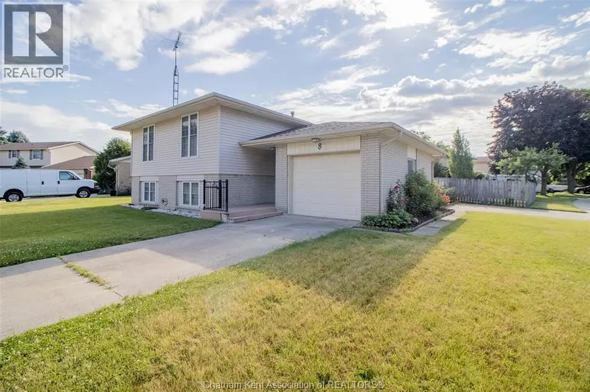 Detached at 8 Regal PLACE, Chatham