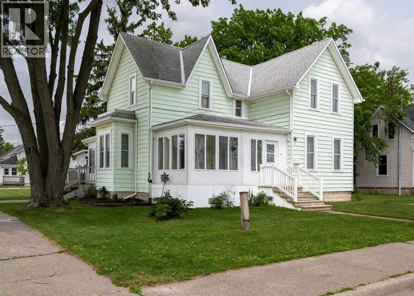 Detached at 441 QUEEN STREET, Petrolia