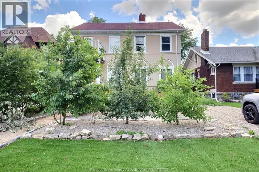 Detached at 956 VICTORIA, Windsor
