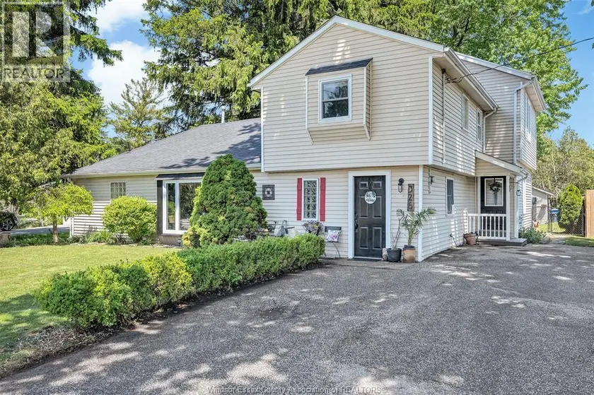Detached at 326 CORONADO, Tecumseh