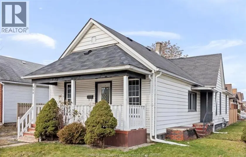 Detached at 894 UNIVERSITY AVENUE, Windsor