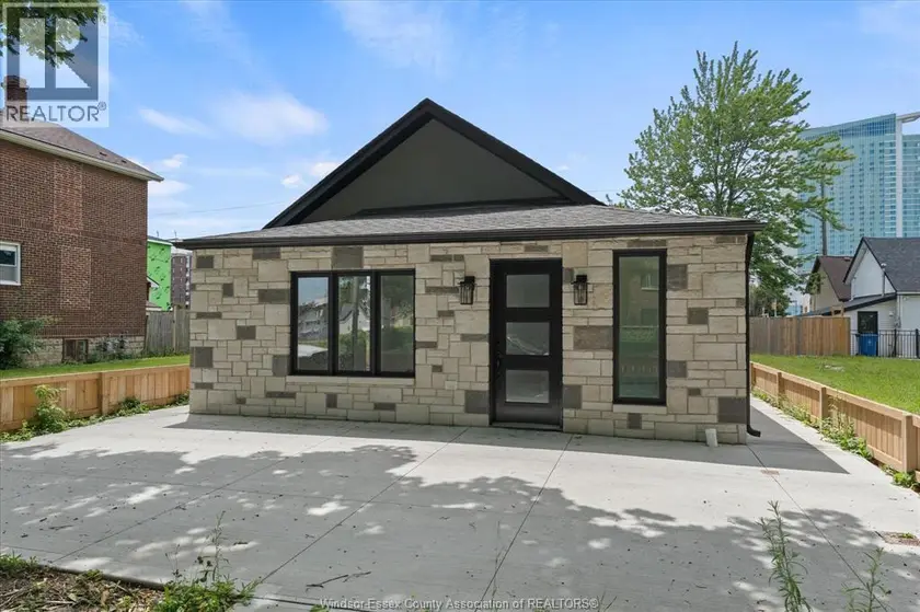 Detached at 229 Aylmer, Windsor