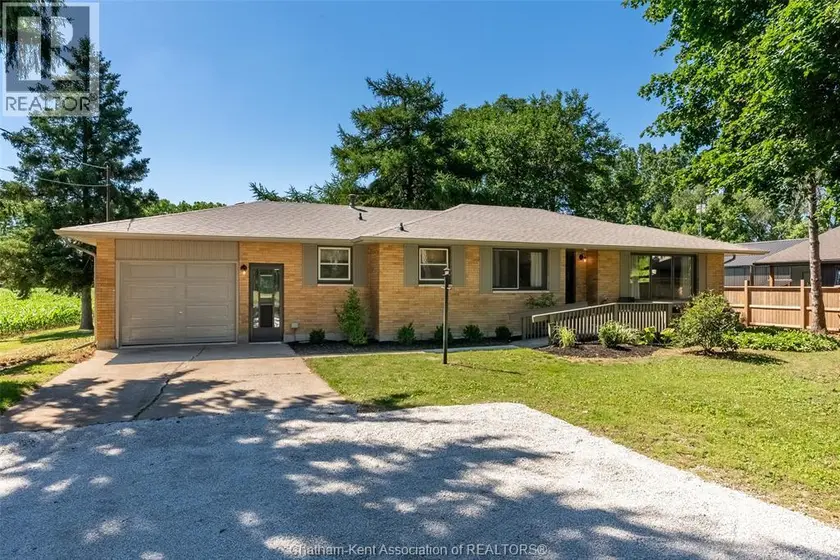 Detached at 140 Gregory DRIVE East, Chatham Township