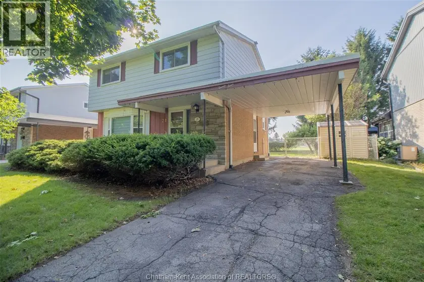 Detached at 24 FINCH AVENUE, Chatham