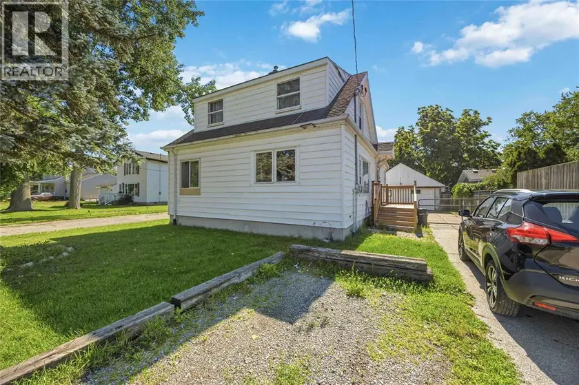 Detached at 2012 Wayne AVENUE, Sarnia