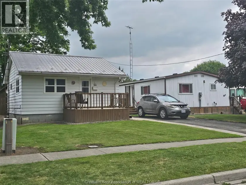 Detached at 8-10 HENRY STREET, Wallaceburg