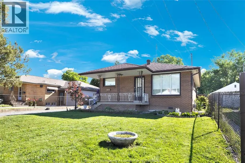Detached at 2680 JOS ST. LOUIS, Windsor