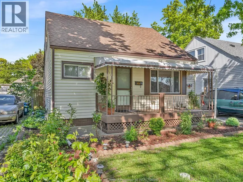 Detached at 1936 CENTRAL, Windsor