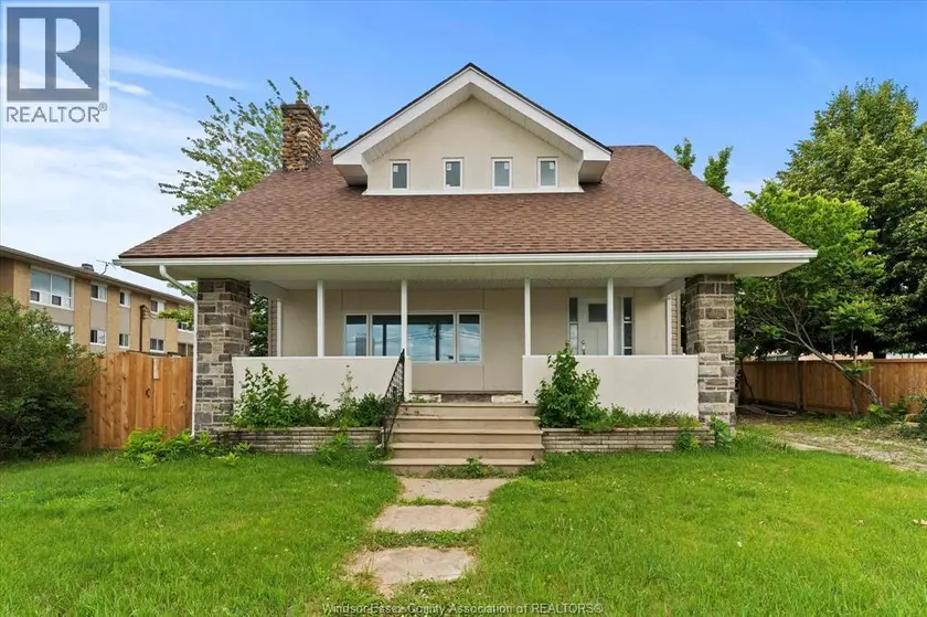 Detached at 305 ERIE STREET South, Leamington