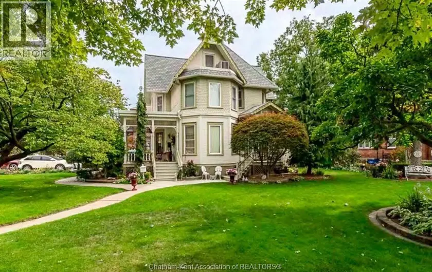 Detached at 374 King STREET West, Chatham