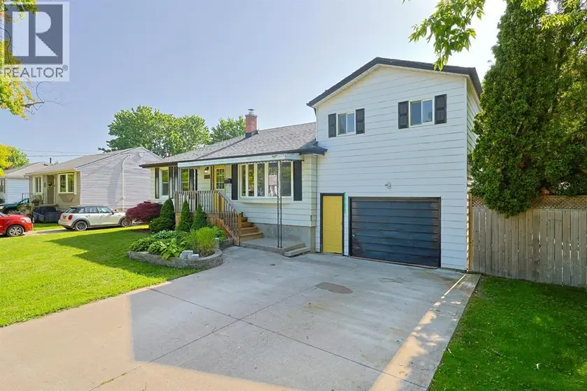 Detached at 898 GRANDVIEW AVENUE, Sarnia