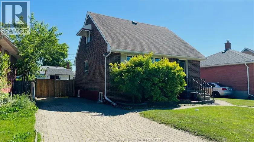 Detached at 3519 TECUMSEH ROAD West, Windsor