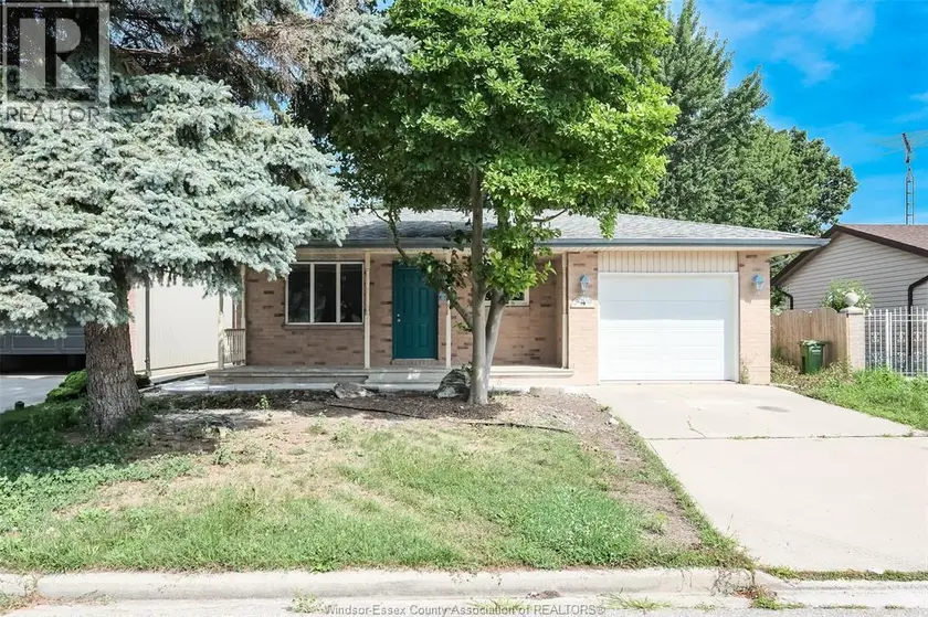 Detached at 3309 AURORA DRIVE, Windsor