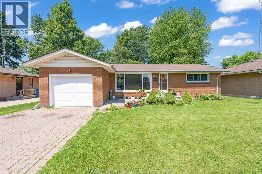 Detached at 71 Danforth AVENUE, Leamington