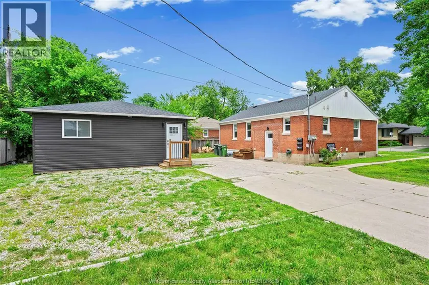 Detached at 3495 LONGFELLOW AVENUE, Windsor