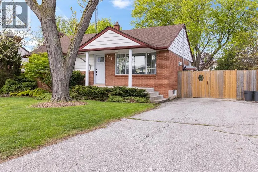 Detached at 221 GRACE ROAD, Tecumseh
