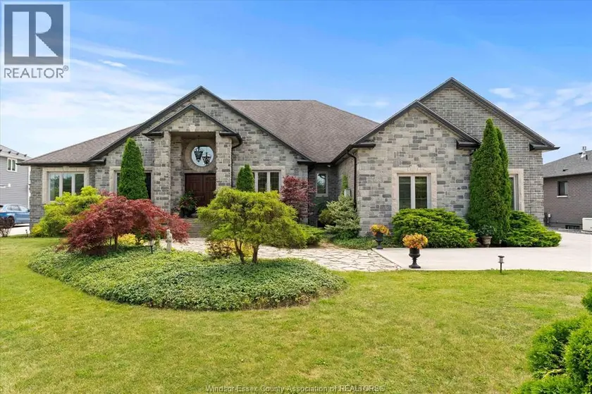Detached at 412 COUNTY RD 2, Lakeshore