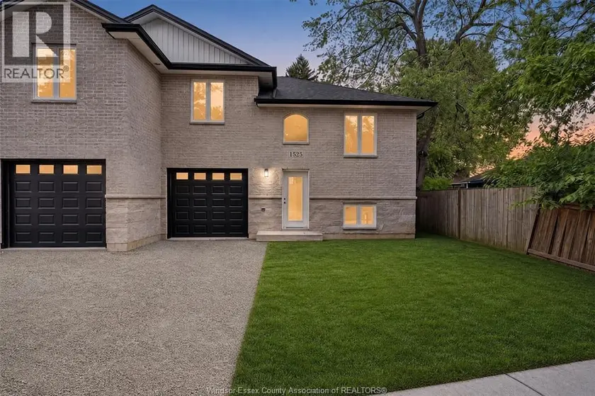 Semi-Detached/Link at 1525 MICHIGAN AVENUE, LaSalle