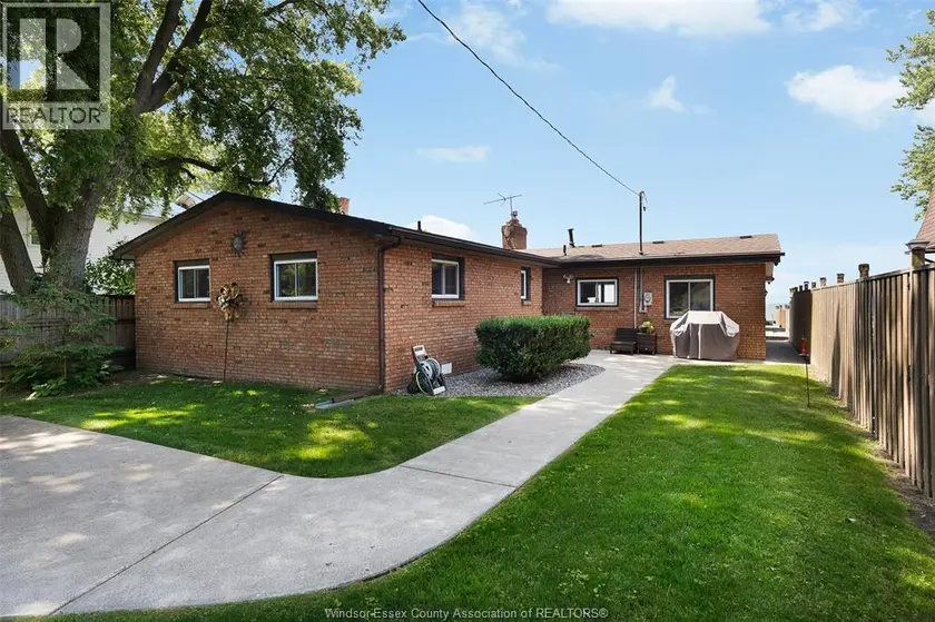 Detached at 1824 ERIE AVENUE, Amherstburg