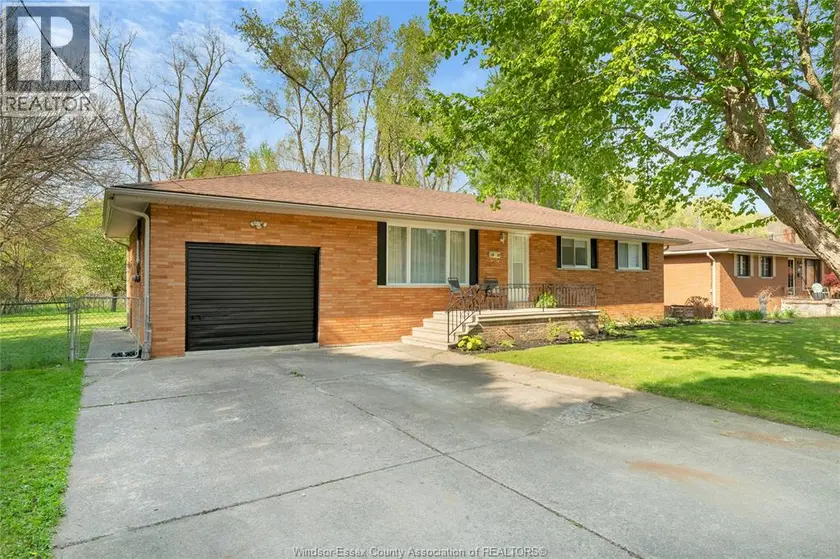 Detached at 1910 KENT, Windsor