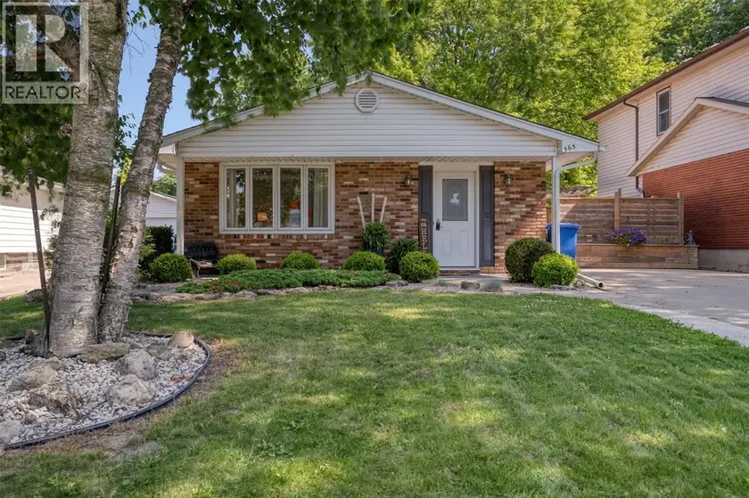 Detached at 565 PLYMPTON STREET, Plympton-Wyoming