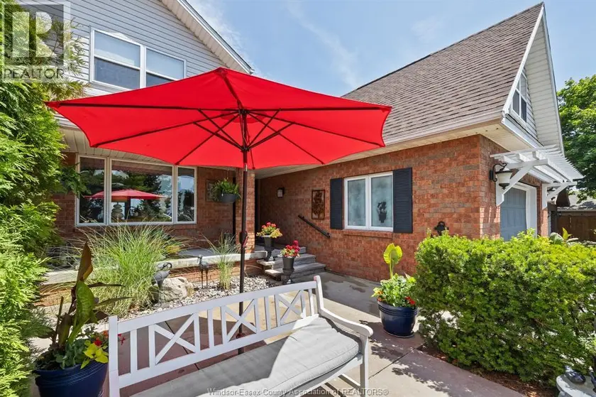 Detached at 3914 ST. CLAIR ROAD, Stoney Point