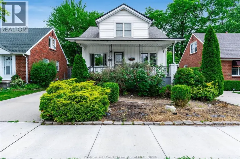 Detached at 870 St. Louis, Windsor
