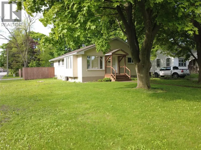 Detached at 755 Talfourd STREET, Sarnia