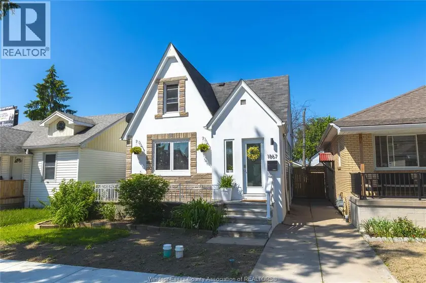 Detached at 1867 ST. LUKE, Windsor